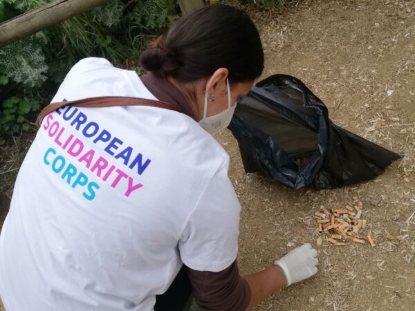 Jóvenes voluntarios europeos limpian nuestro territorio