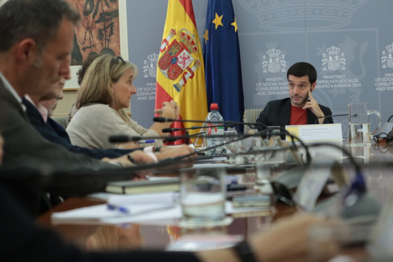 foto reunión en el Ministerio